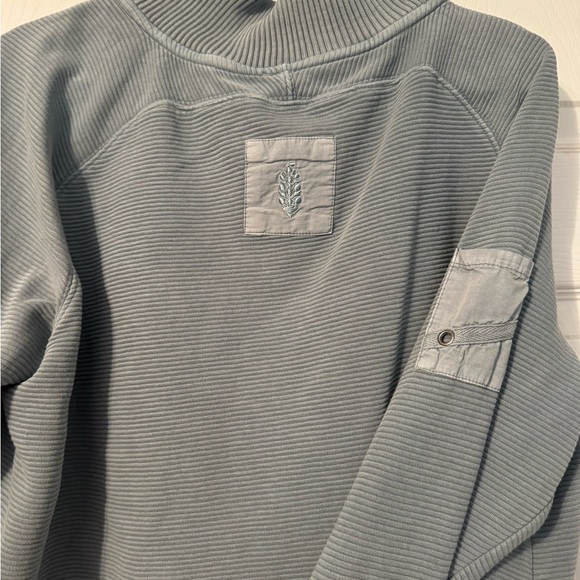 Women's Ribbed Button-Up Crop Top - Picture 3 of 3